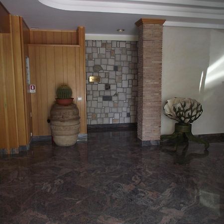 Hotel Il Girasole Terracina Exterior foto
