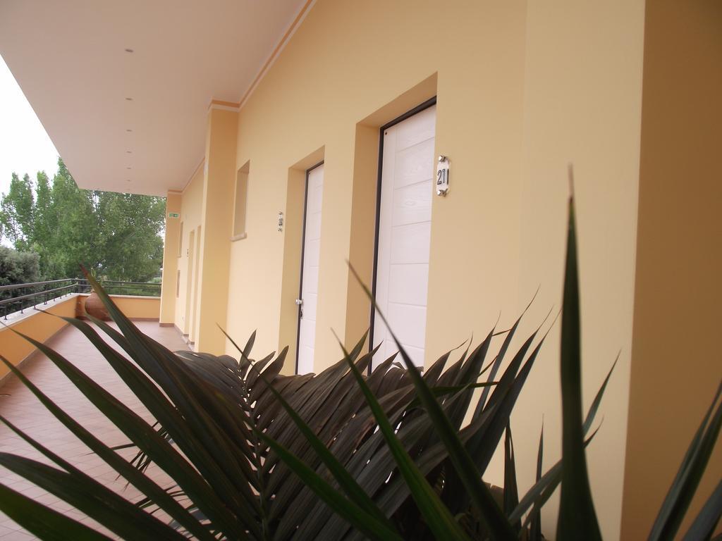 Hotel Il Girasole Terracina Exterior foto