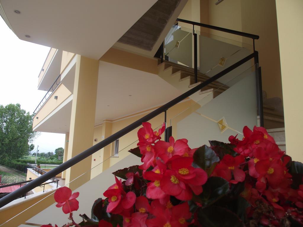 Hotel Il Girasole Terracina Exterior foto