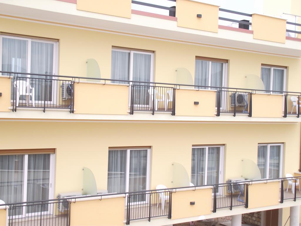 Hotel Il Girasole Terracina Exterior foto