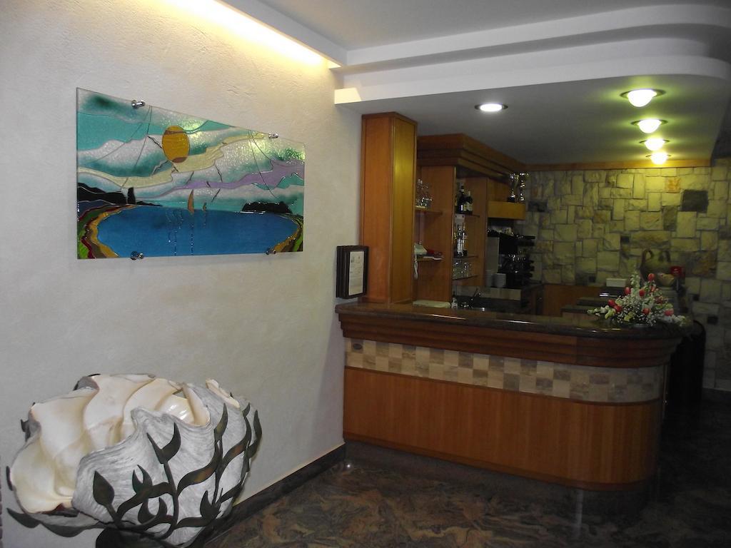 Hotel Il Girasole Terracina Exterior foto