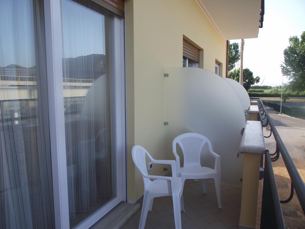 Hotel Il Girasole Terracina Habitación foto