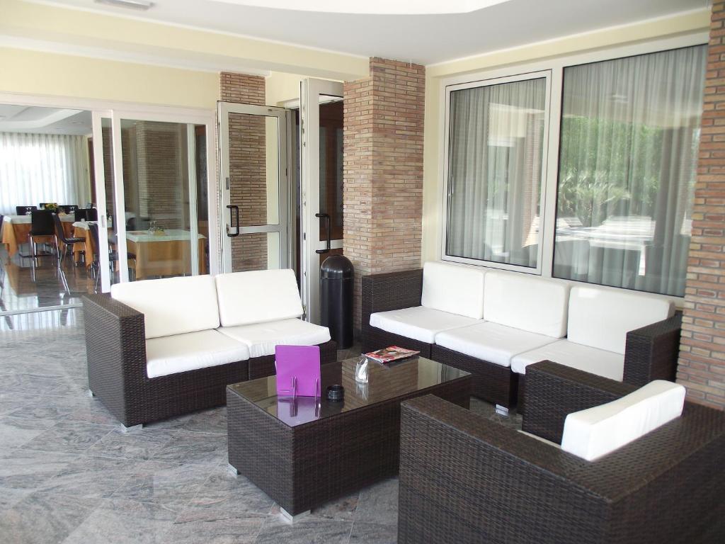 Hotel Il Girasole Terracina Exterior foto