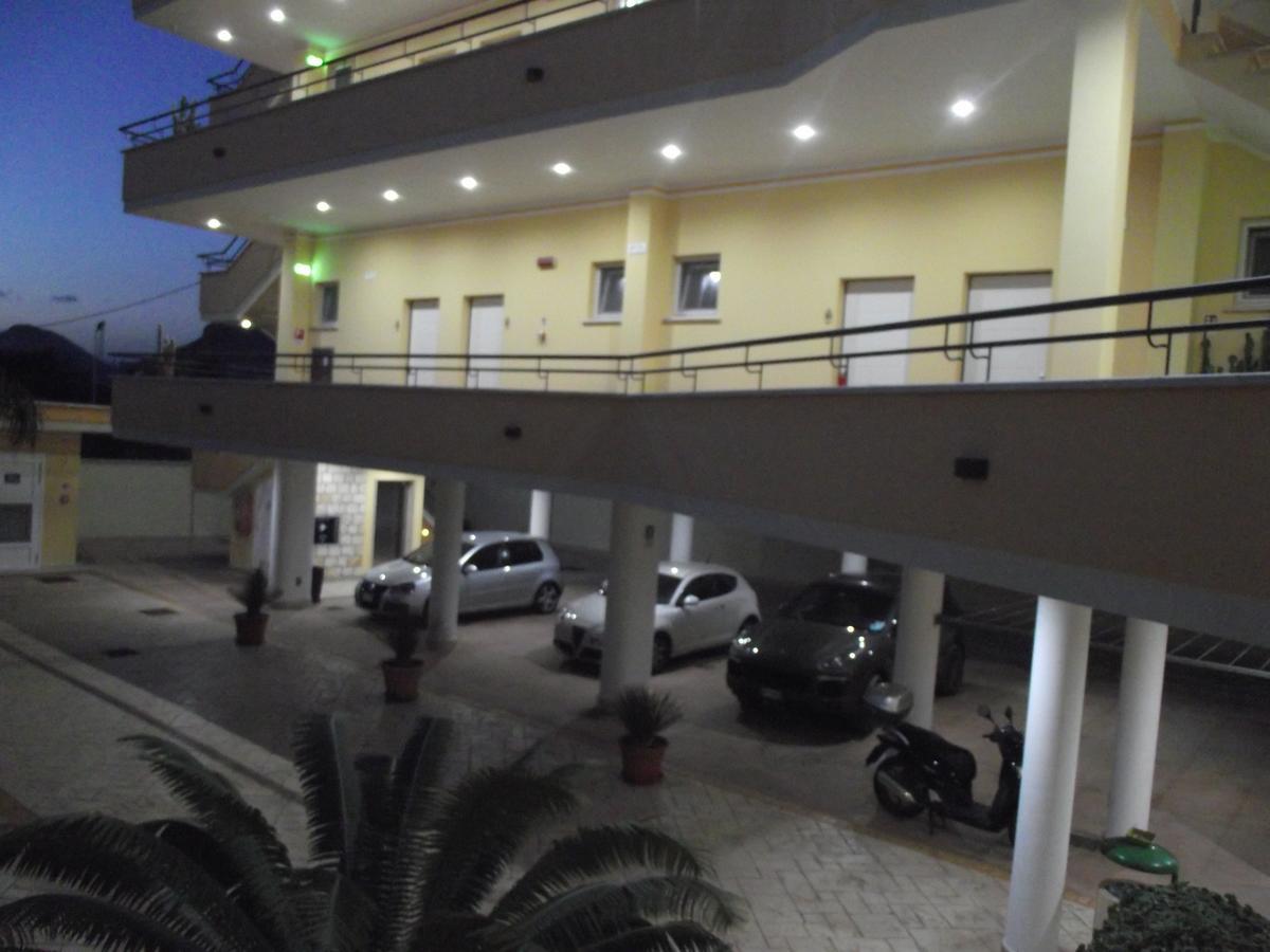 Hotel Il Girasole Terracina Exterior foto