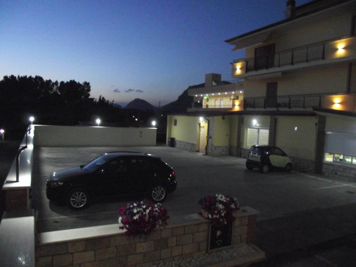 Hotel Il Girasole Terracina Exterior foto